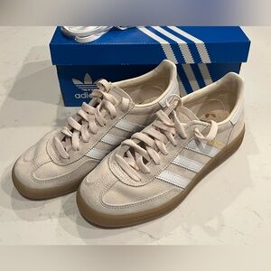Women’s Adidas Handball Spezial casual shoes.  Women’s size 6/ Men’s size 5.